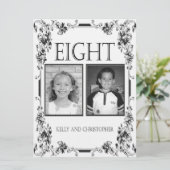 ヴィンテージ 白黒 フォト テーブル ナンバー 8 招待状 (スタンド正面)