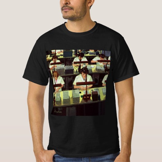ヴィンテージ、電話の組立ライン・ワーカー Tシャツ (正面)