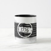 ヴィンテージ 1776 ブラックインク水彩フラグ 7月4日 マグカップ (中央)