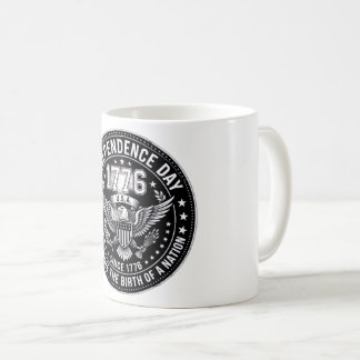 ヴィンテージ 1776 独立記念日 ディストressed エンブレム フーディー コーヒーマグカップ