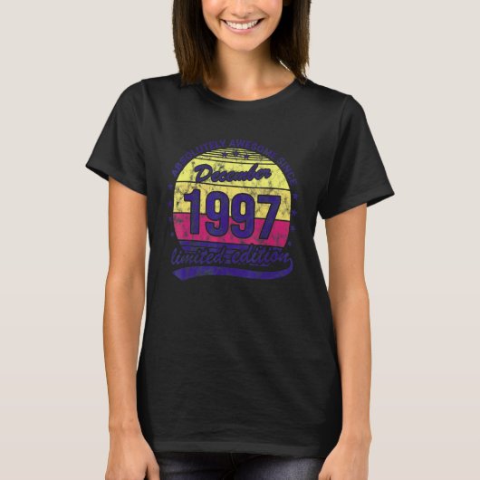 ヴィンテージ 25歳の誕生日は最高にかっこいい December Tシャツ (正面)