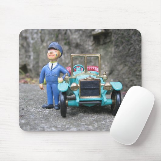 ヴィンテージARALガソリンスタンド付き添い人と模型車 マウスパッド (マウス)