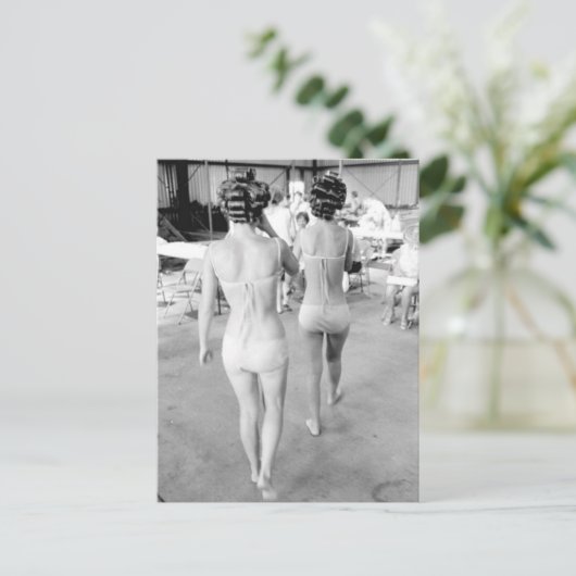 ヴィンテージB&Wフォトフロリダビキニガールズ ポストカード (スタンド正面)