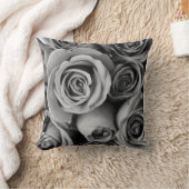 ヴィンテージB&Wローズブーケ装飾用クッション クッション (ブランケット)
