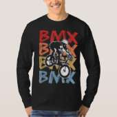 ヴィンテージBMXバイクもしくは自転車に乗る人ギフトフリースタイルスタントBMXバイク Tシャツ (正面)