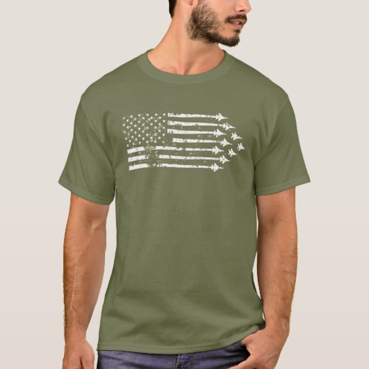 ヴィンテージF-15Eの戦闘機の飛行機雲の米国旗 Tシャツ (正面)