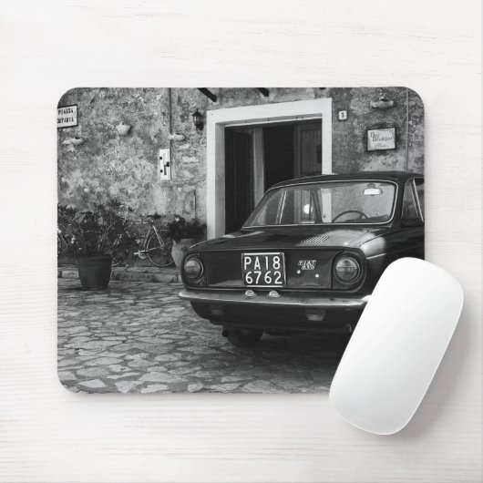 ヴィンテージFIAT車でイタリアのモノクロ マウスパッド (マウス)