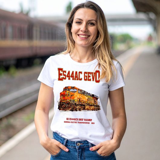 ヴィンテージGE ES44AC GEVOディーゼル機関車 Tシャツ