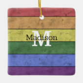ヴィンテージLGBT国旗のプライド悩むレインボーモノグラム セラミックオーナメント (正面)