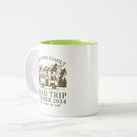 ヴィンテージRVマウンテンファミリーキャンピングロードトリップ ツートーンマグカップ (正面左)