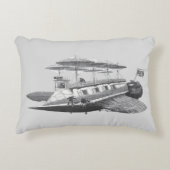 ヴィンテージSFスチームパンク飛行船日食 アクセントクッション (正面)