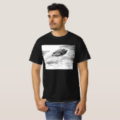 ヴィンテージSF宇宙船ロケットinクラウド Tシャツ (正面フル)