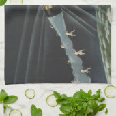 ヴィンテージSF宇宙飛行士がロケットに乗る キッチンタオル (折り畳み)