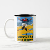ヴィンテージSkegness Ad -Skegness is so Bracing - Man ツートーンマグカップ (左)