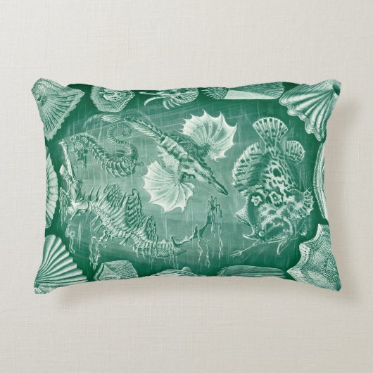 ヴィンテージTeleostei Shells and Fish by Ernst Haeckel アクセントクッション (正面)