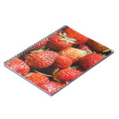 ヴィントと新鮮な夏のイチゴのクローズアップ表示 ノートブック (左側)