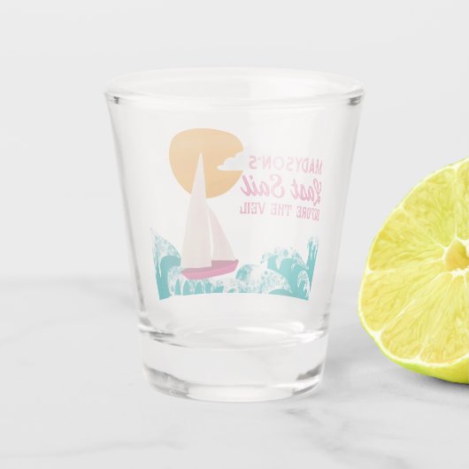 ヴェイルセーリングボートの前の最終セイルバチェロレッテ ショットグラス (裏面)
