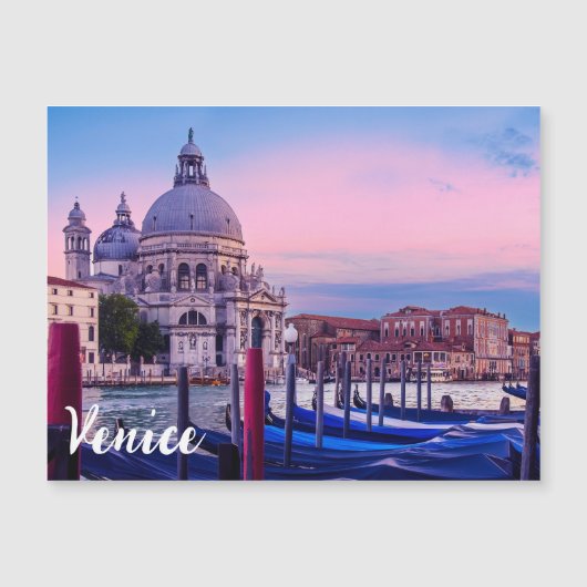 ヴェネツィアのゴンドラと教会を持つグランドカナル (正面)