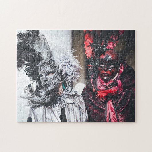 ヴェネツィアのシルバーと赤のカーニバルマスク（イタリア） ジグソーパズル (横)