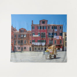 ヴェネツィアの箱を持つカート タペストリー