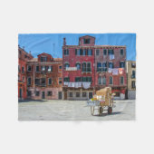 ヴェネツィアの箱を持つカート フリースブランケット (正面(横))