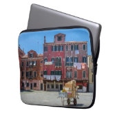 ヴェネツィアの箱を持つカート ラップトップスリーブ (正面左)