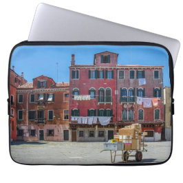 ヴェネツィアの箱を持つカート ラップトップスリーブ