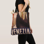 ヴェネツィアの運河を示すヴィンテージ旅行のポスター トートバッグ (クローズアップ)