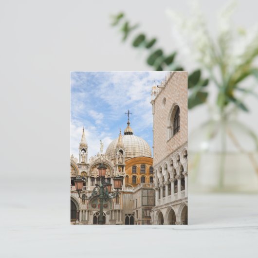 ヴェネツィア,ヴェネト,イタリア – 鳥は上に止まっている ポストカード (スタンド正面)