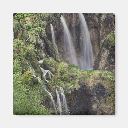 ヴェリキスラップ(滝)プリトヴィツレイクナショナル マグネット (正面)