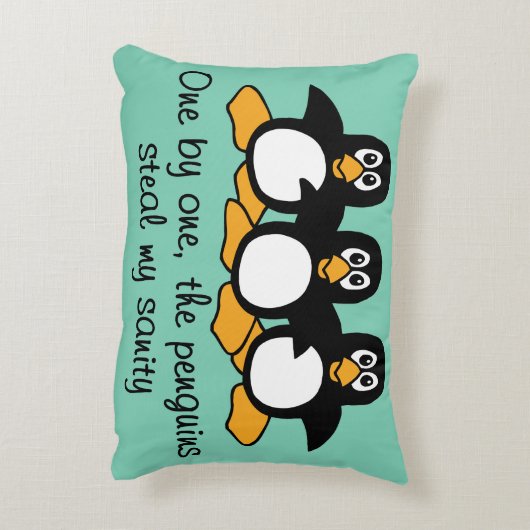 一つずつペンギンのおもしろいなことわざのデザイン アクセントクッション (裏面(縦))