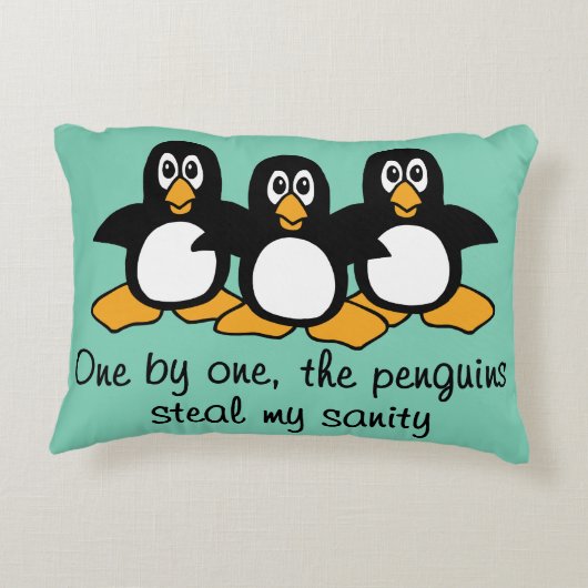 一つずつペンギンのおもしろいなことわざのデザイン アクセントクッション (裏面)
