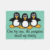 一つずつペンギンのおもしろいなことわざのデザイン フリースブランケット (正面(横))