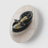 一つのチケットとフィルムリールを認める ラウンド壁時計 (傾斜)