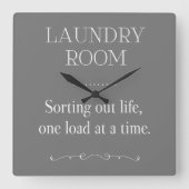 一つ一つの重さの洗濯物を並べ替える スクエア壁時計 (正面)