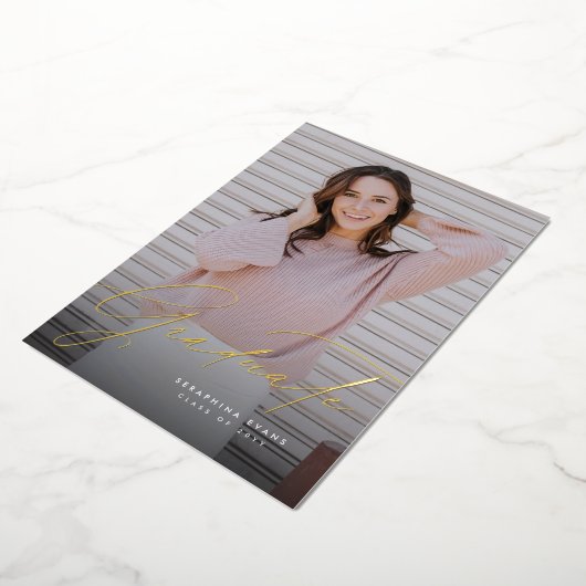 一エレガント枚シンプルの写真卒業生の脚本 箔招待状 (回転した状態)