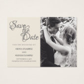 一キスをする結婚色の夫婦 (正面)