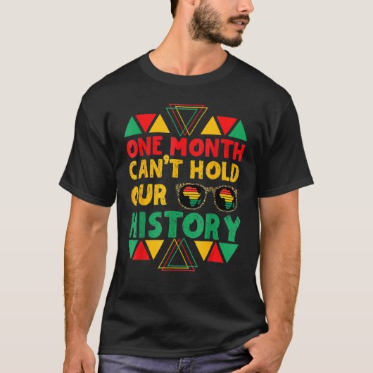 一ヶ月の歴史を持つアフリカの黒人は彼の Tシャツ (正面)