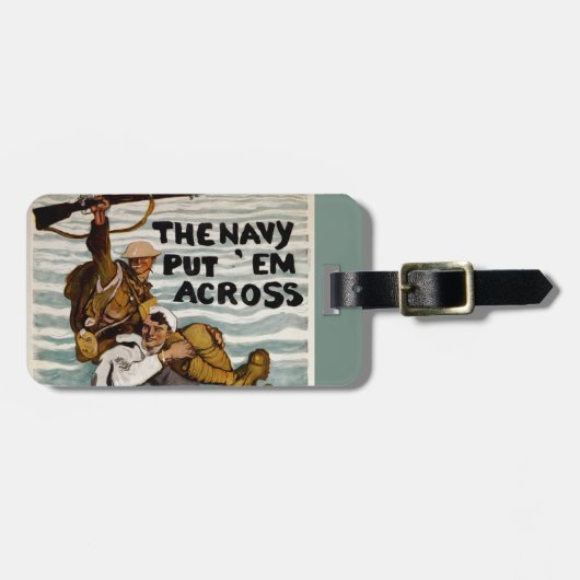 一人の兵士を肩運に乗せながら歩く船員 ラゲッジタグ (正面横)