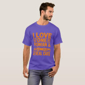 一人の女性と多くの車が好きな人へのギフト Tシャツ (正面フル)