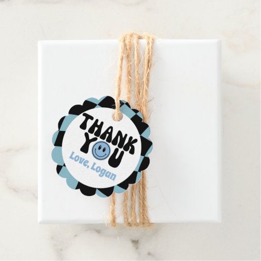 一人の幸福な男の子に感謝する好意 フェイバータグ (インサイチュ)