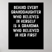 一人一人の孫娘の後ろに ポスター (正面)