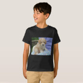 一匹の愛らしいキャバプーの子犬がこちらを見つめている Tシャツ (正面フル)