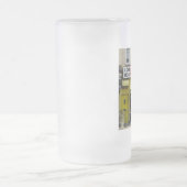 一匹狼のアルコール飲料によって曇らされるマグ フロストグラスビールジョッキ (中央)