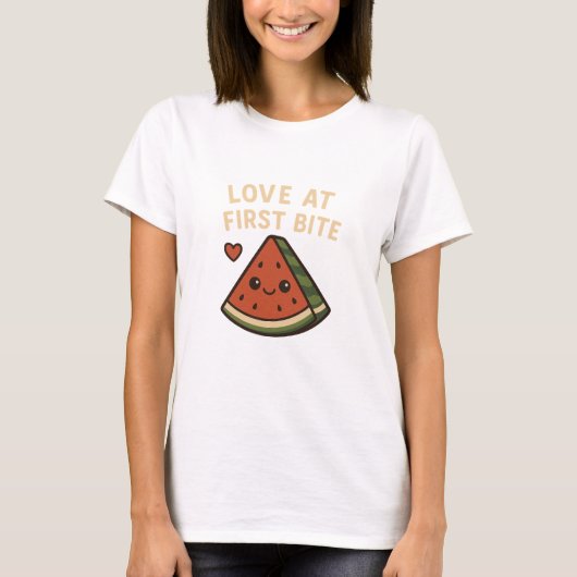 一口で恋に落ちる かわいいスイカのTシャツ Tシャツ (正面)