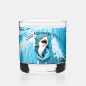 一口のサメを食べに私たちと一緒に ウイスキーグラス (裏面)