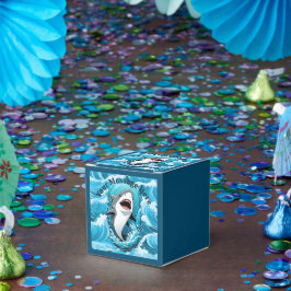 一口のサメを食べに私たちと一緒に フェイバーボックス