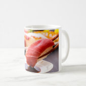 一口の幸せ|とろけるまぐろと醤油の瞬間 コーヒーマグカップ (正面右)