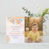 一周忌・1歳の誕生日記念の招待状 - ファーストトリップアラウンドザサン 招待状 (スタンド正面)