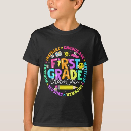 一年生の夢のチームの先生の子供たちへのバックトゥースクール Tシャツ (正面)